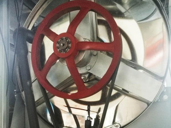 為實現一機多用開發研制而成，具有洗滌、脫水、烘干三種功能